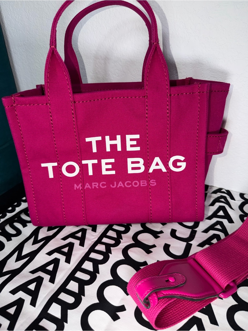Marc Jacobs Limited Edition The Tote Bag Small Lipstick Pink
